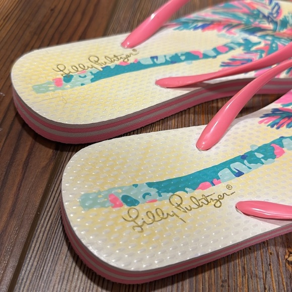 Lilly pulitzer flip flops 7/8 - Picture 3 of 9